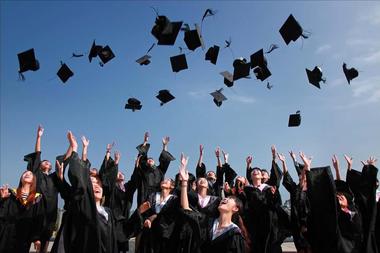 5 tips for recruiting graduates during the summer season